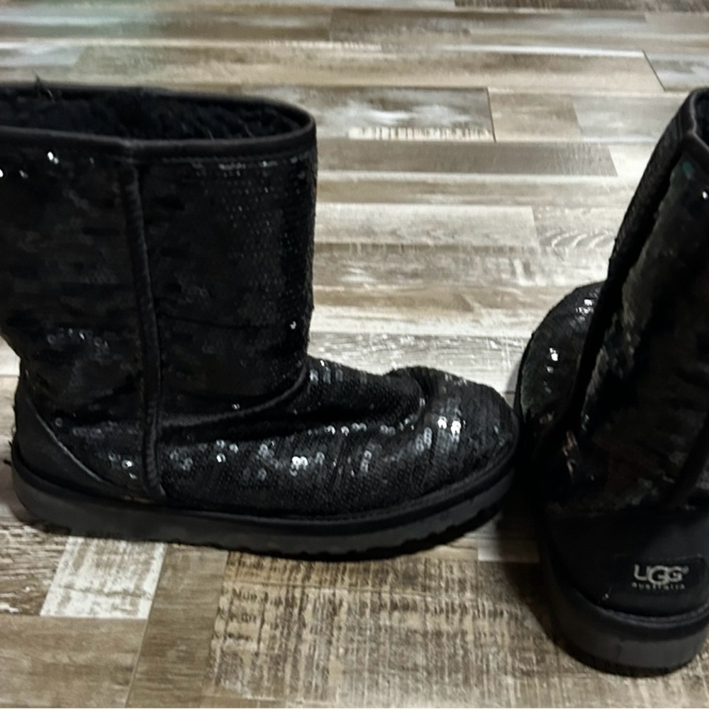 UGG Women's Short Black Sequin Boots w9